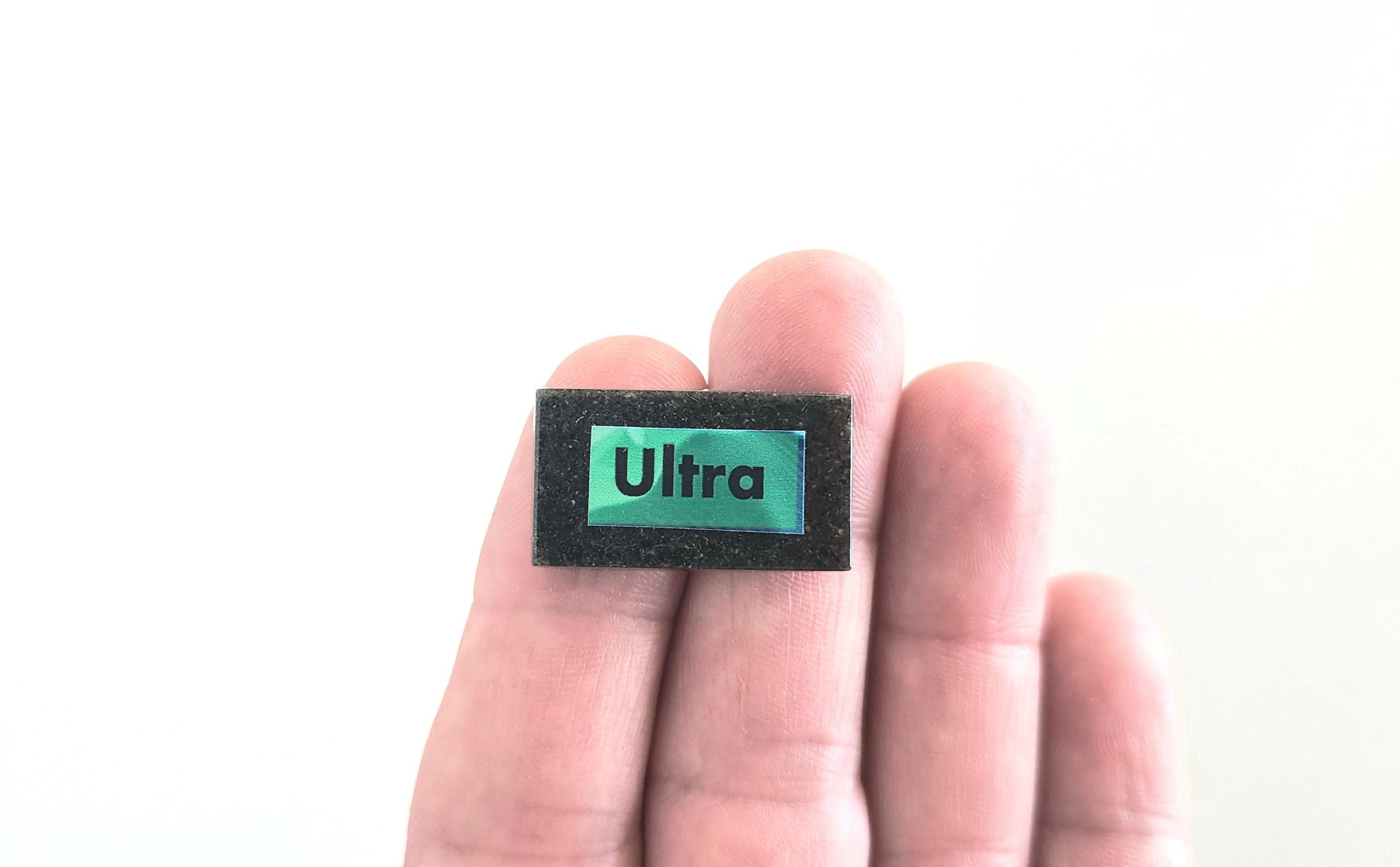 Cell-Chip-Ultra-5-in-hand-2-scaled